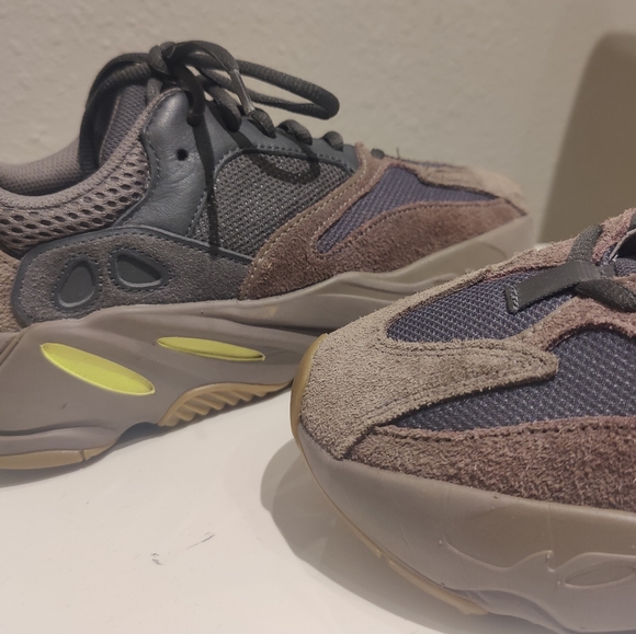 Adidas Yeezy 700 Mauve sz 6 main image 6